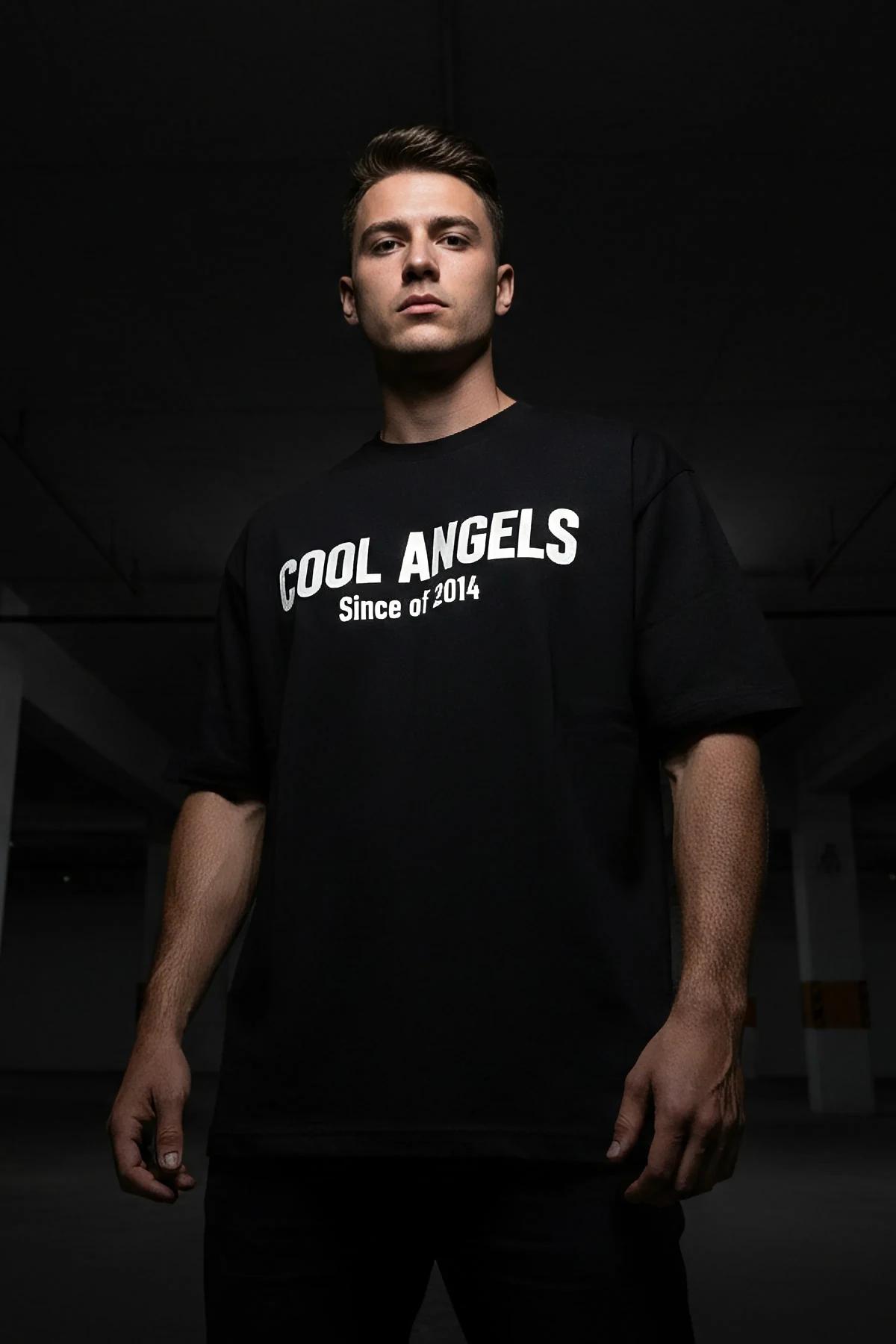 COOL ANGELS Since of 2014 reflektörlü ön baskılı siyah oversize tişört, karanlıkta ışıkla parlayan baskı