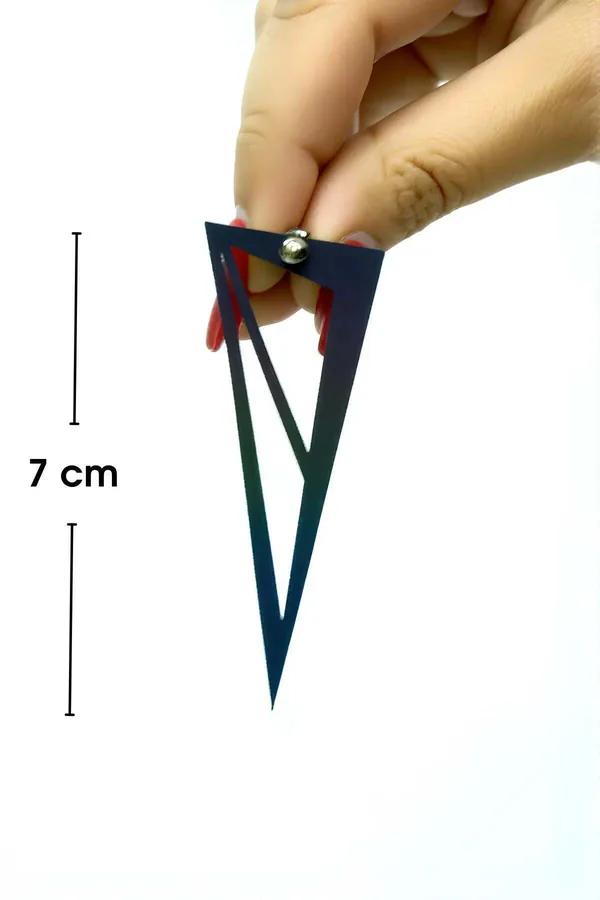 Holografik reflektörlü lazer kesim üçgen küpe gökkuşağı renk geçişli akrilik çerçeve yan profil
