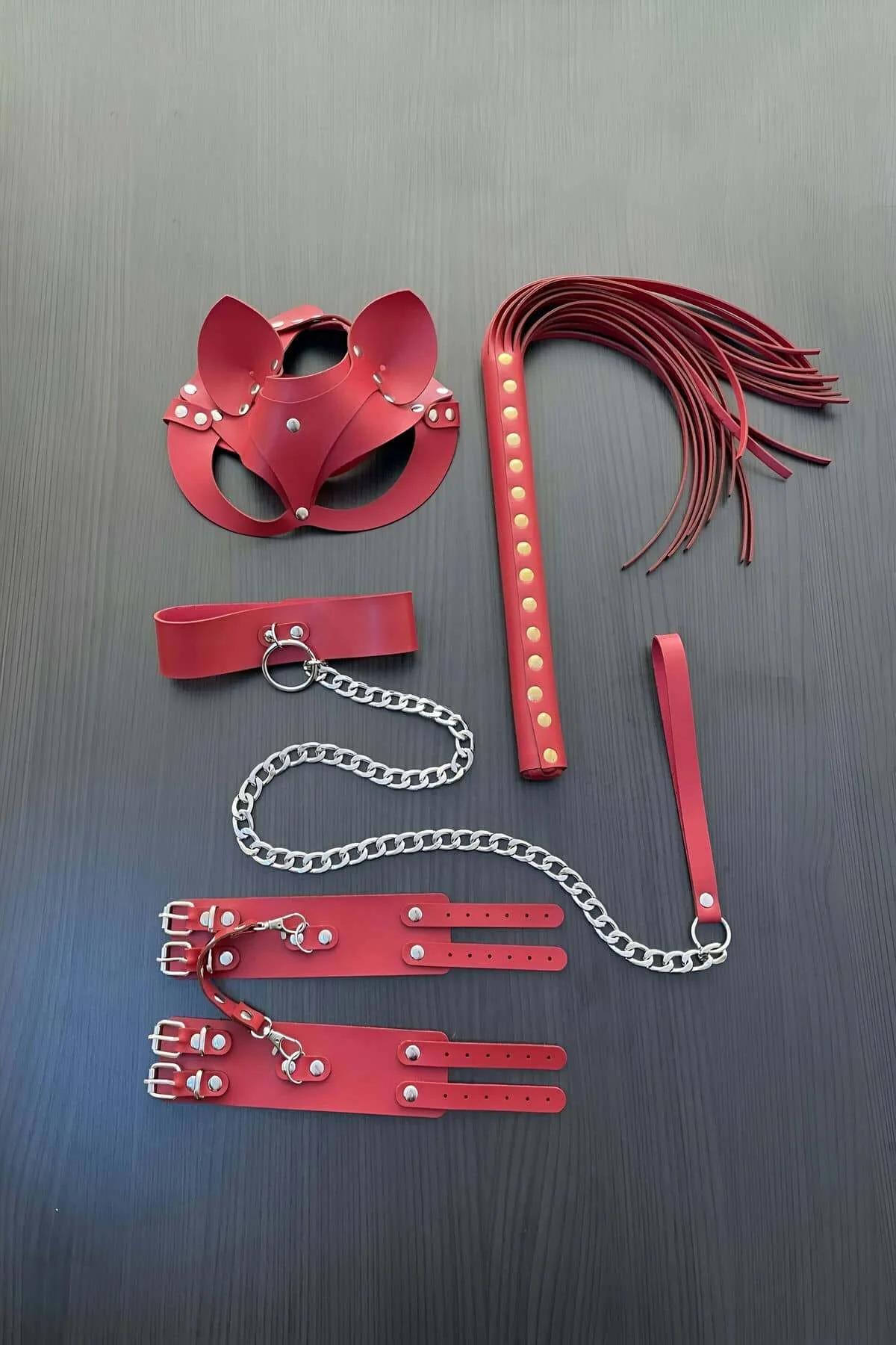 kırmızı suni deri kedi maske kırbaç kelepçe tasma 4 parça fantezi set gümüş metal zincir