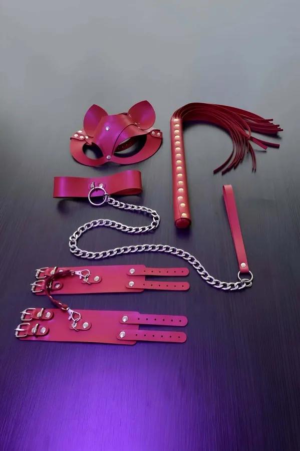 kırmızı suni deri kedi maske kırbaç kelepçe tasma 4 parça fantezi set gümüş metal zincir