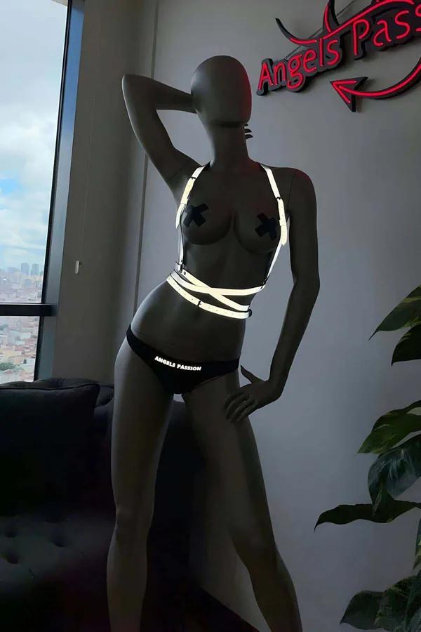 Reflektörlü harness bralet siyah elastik bantlar gümüş reflektör şeritli çapraz X desen ayarlanabilir toka