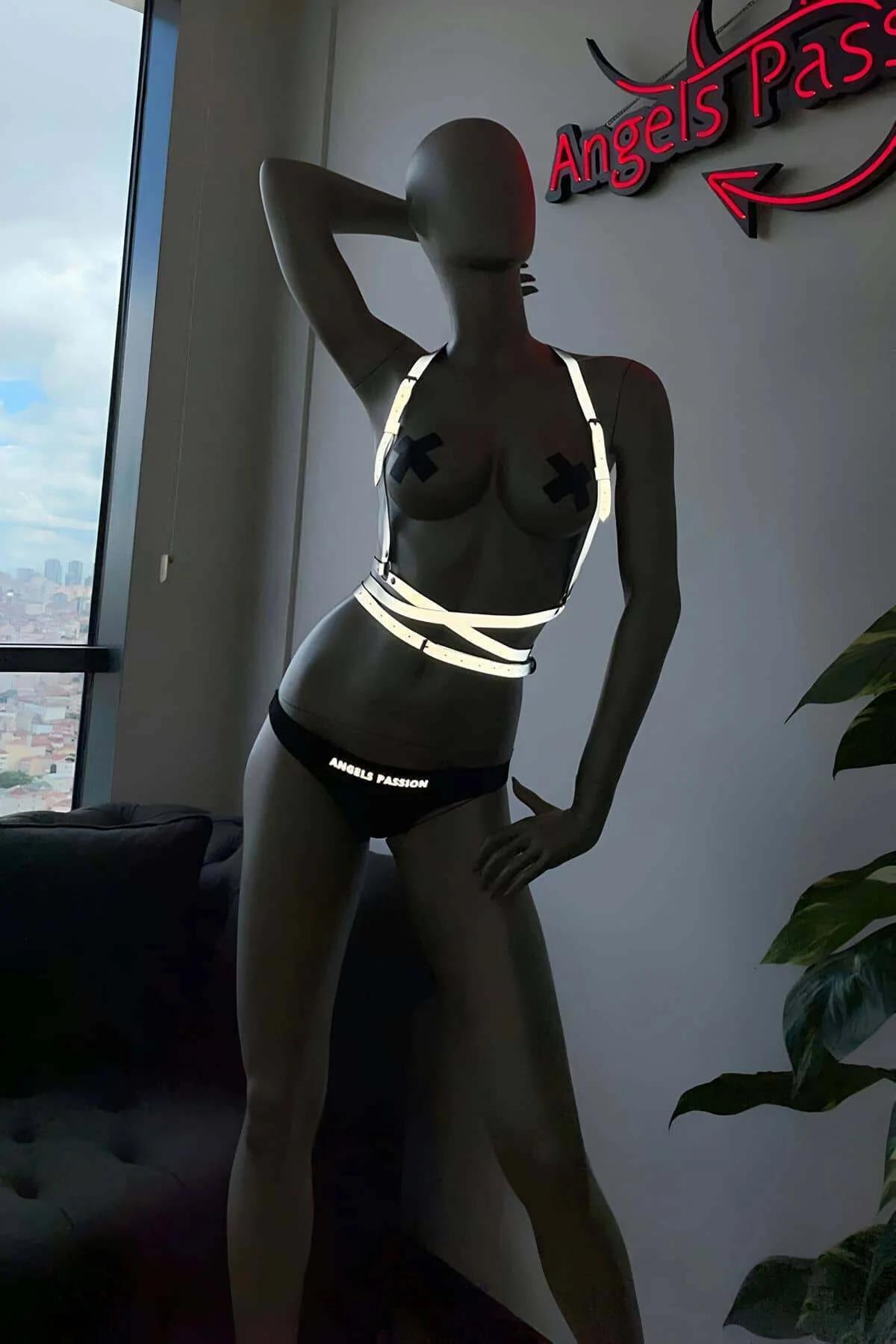 Reflektörlü bralet ayarlanabilir metal toka ve elastik bant yakın çekim