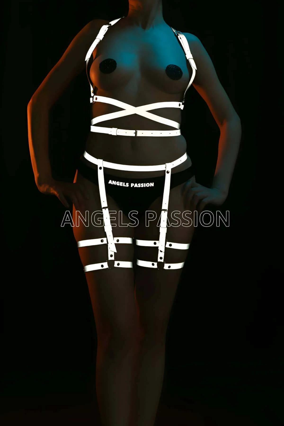Back view of the caged reflective full body harness set showing strap adjustments