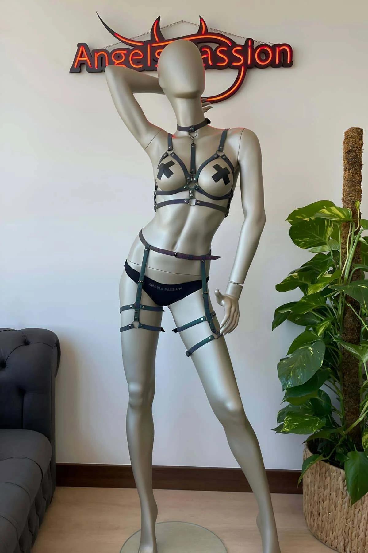 Ayarlanabilir klipsli holografik harness bralet ışık altında gökkuşağı rengi yansıtıcı bant detayı