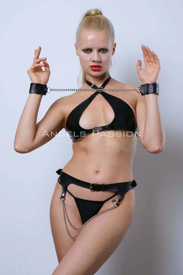 siyah vegan deri halter bralette bel harness ve zincirli bilek kelepçe üçlü fantazi takım seti