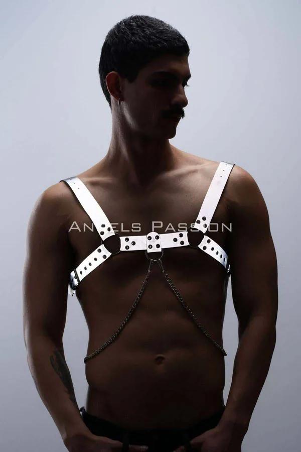 Beyaz reflektörlü vegan deri erkek göğüs harness altın zincir detaylı O-ring bağlantılı