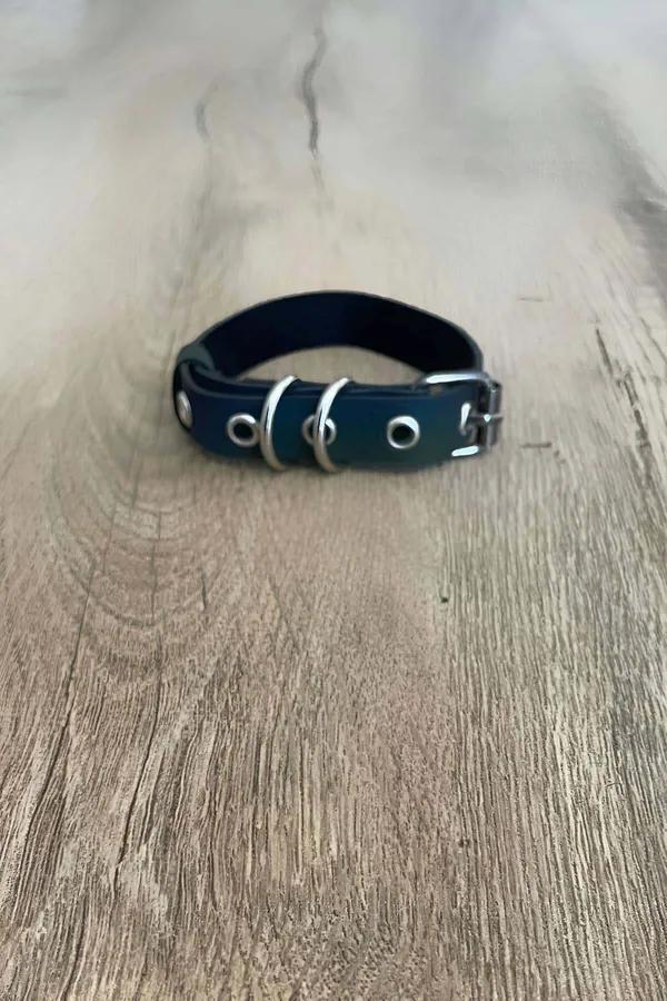 Siyah suni deri choker O-halkalı gümüş toka, elde tutulan minimalist boyun bandı
