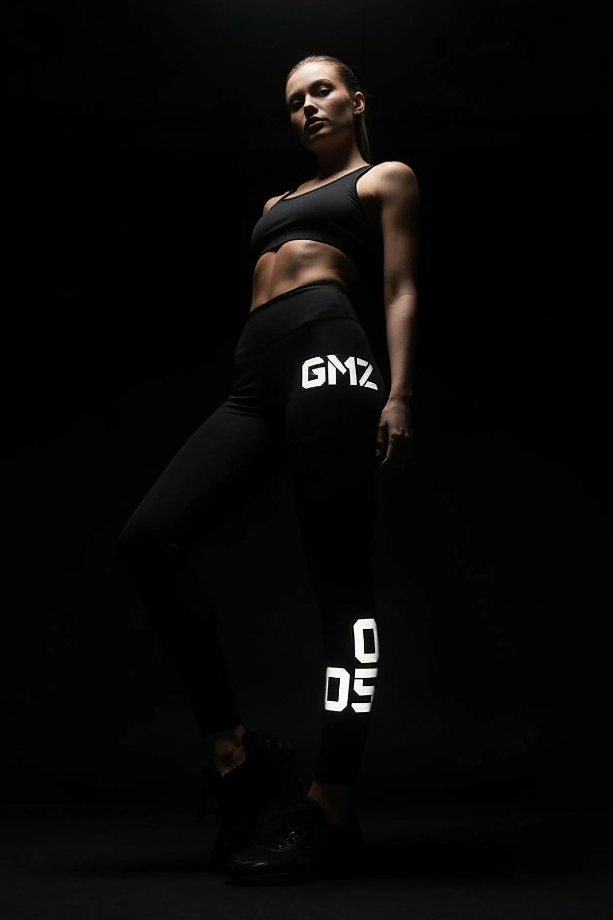 GMZ 05 reflektörlü spor tayt siyah uyluğunda GMZ baldırında 05 numara baskılı