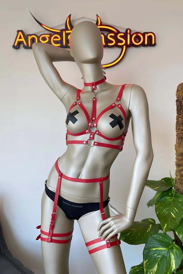 kırmızı vegan deri göğüs üzeri harness ve jartiyer harness takımı altın O-halka detaylı S-5XL