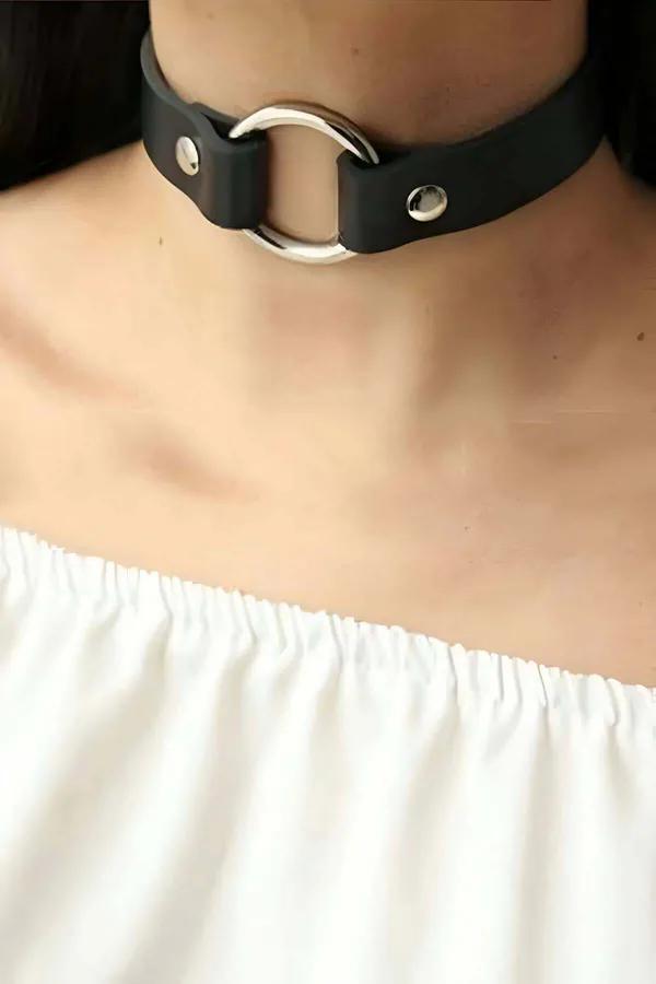 siyah vegan deri choker gümüş O-halka ve perçin detaylı ayarlanabilir boyun bandı