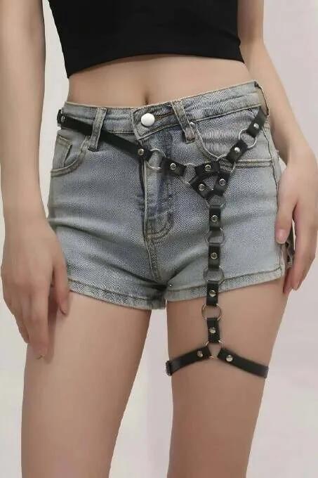 Black Faux Leather Single Leg Harness Women Adjustable Waist Thigh Straps O-Ring Chain