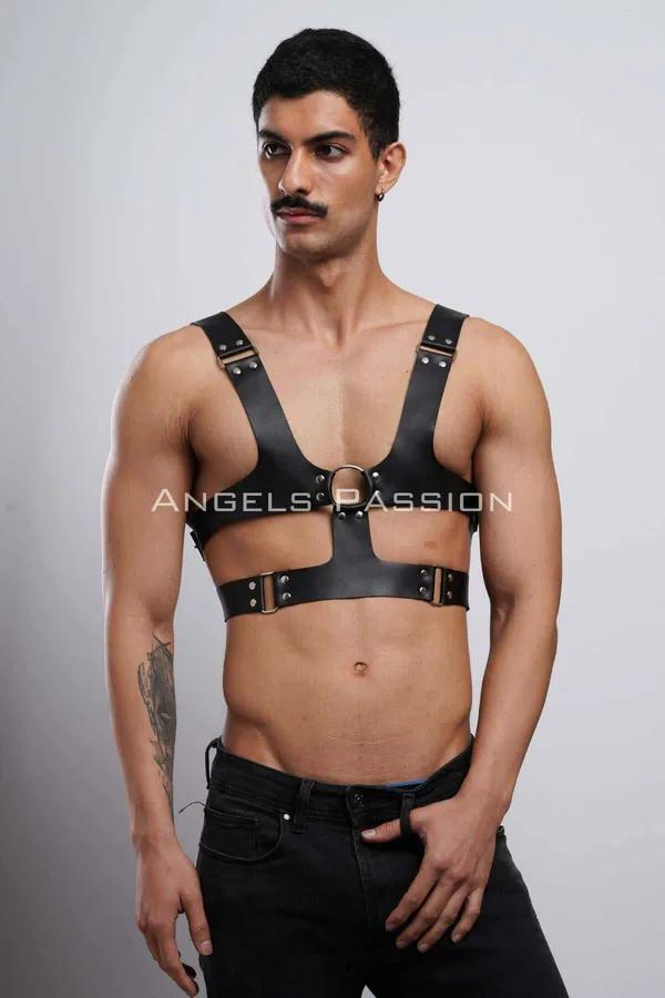 Siyah mat vegan deri erkek harness kemer, bronz O-ring ve D-tokalı bel bandı, gömlek üzeri