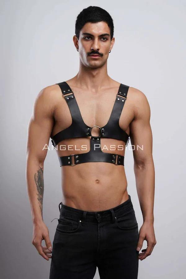 Siyah mat vegan deri erkek harness kemer, bronz O-ring ve D-tokalı bel bandı, gömlek üzeri
