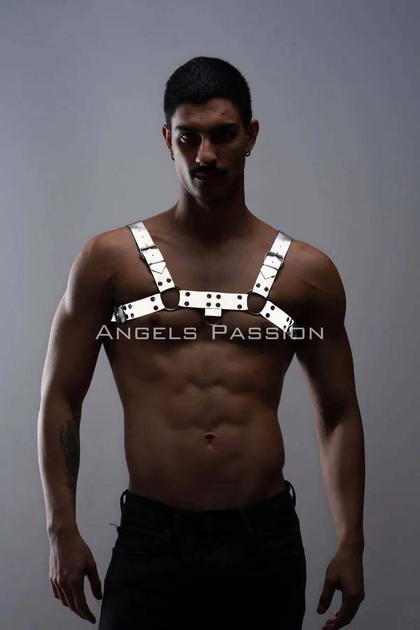 Reflektörlü beyaz erkek göğüs harness siyah metal O-ring ve perçinli H-biçimli partywear tasarımı