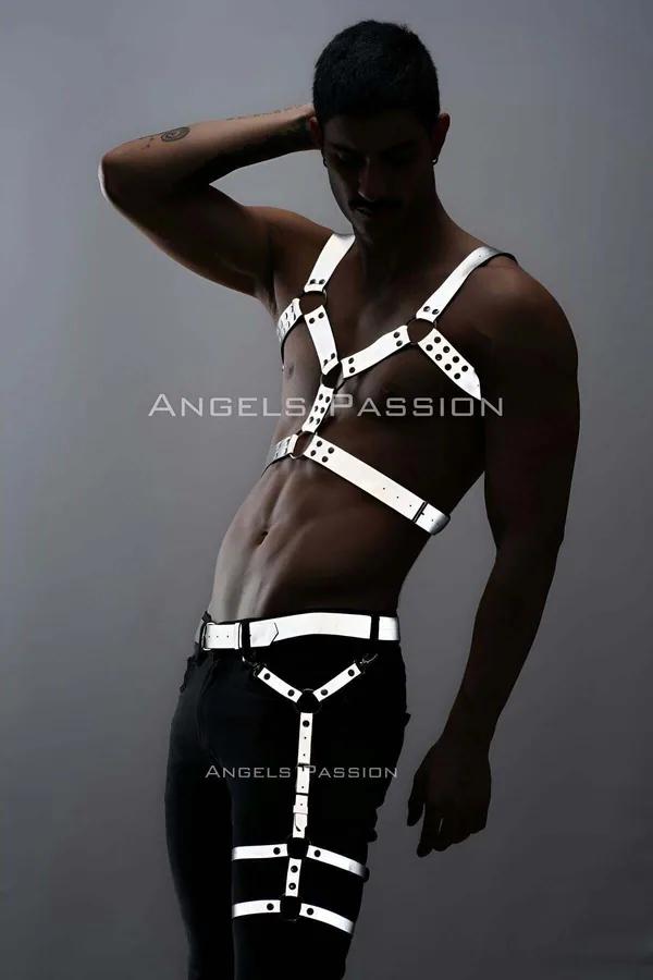 Reflektörlü beyaz vegan deri erkek harness takım, X biçimi göğüs ve Y formlu bacak harness siyah metal tokalar