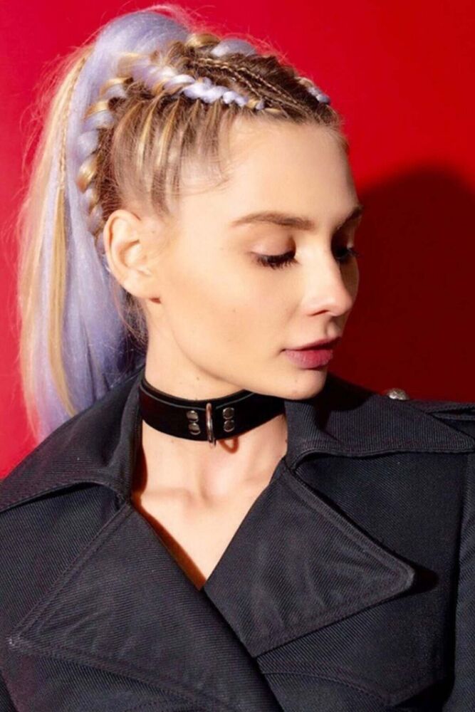 Adjustable Stylish Women's Leather Choker - 1