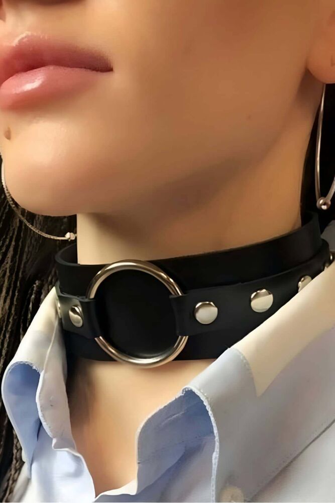 Adjustable Wide Leather Choker with Ring Detail - 2