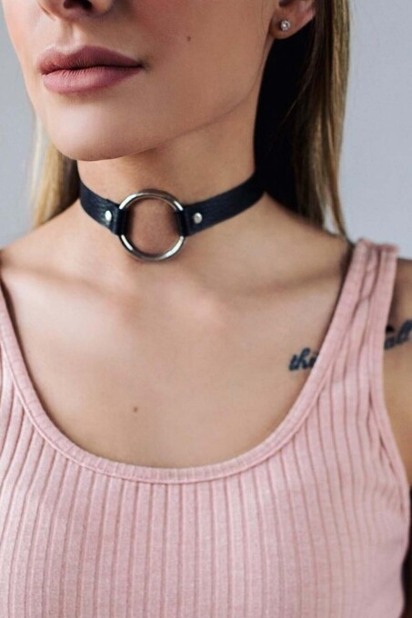 Elegant Adjustable Leather Choker with Ring - 1