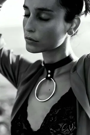 Choker Necklace with Large O-Ring - Bold & Stylish Accent