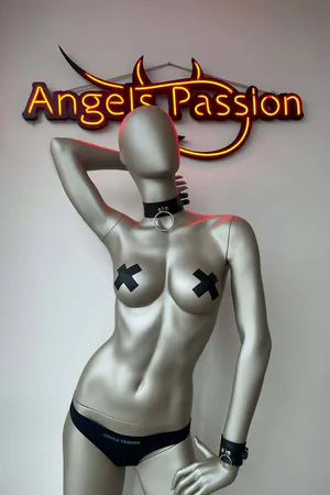 Black Leather O-Ring Choker Necklace - Adjustable Fit