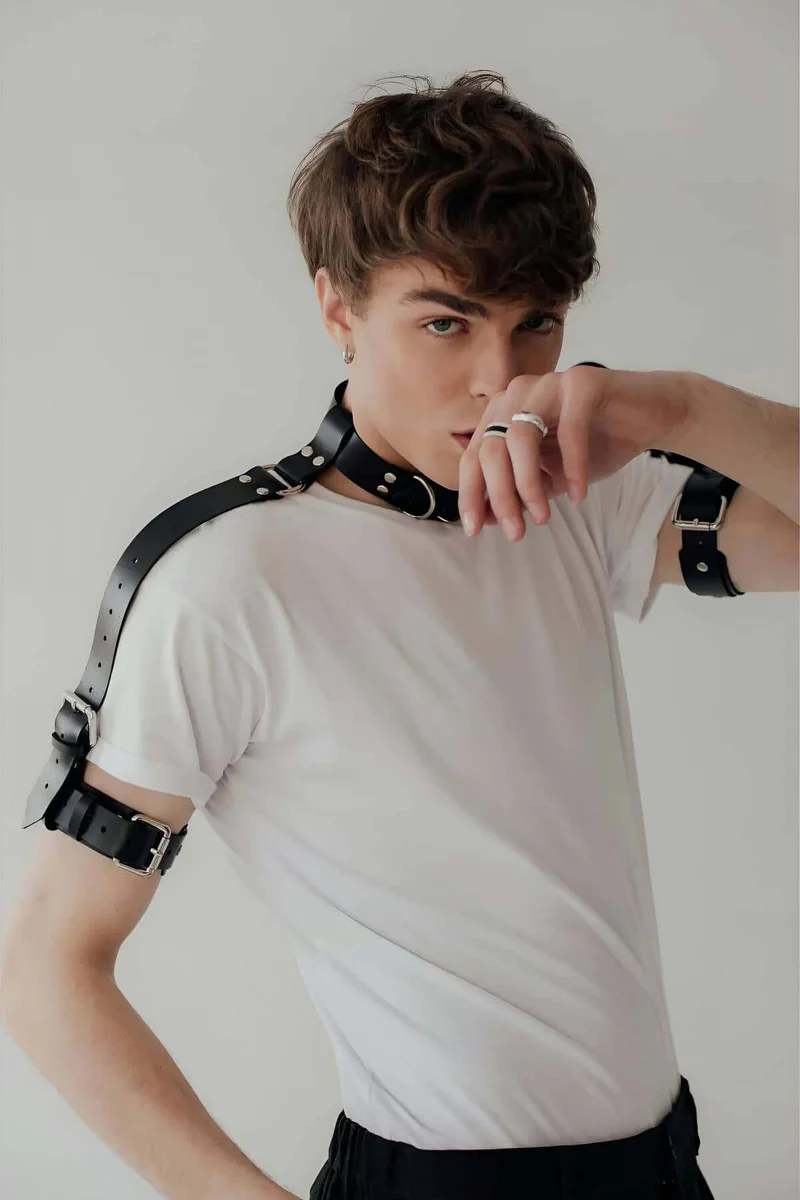 Fashion Harness Set Side Profile Over