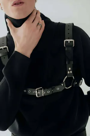 Stylish Men's Belt with Chain and Ring Detail - APFTM109