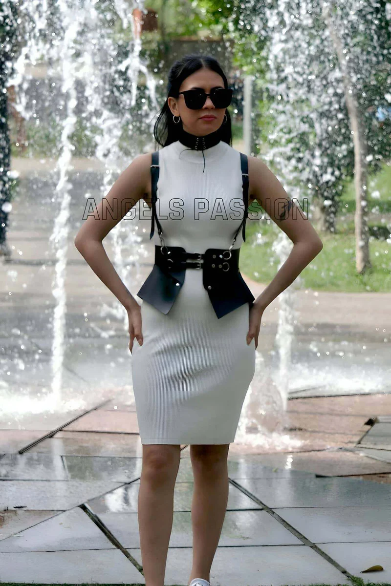 Fashion harness top side view showing