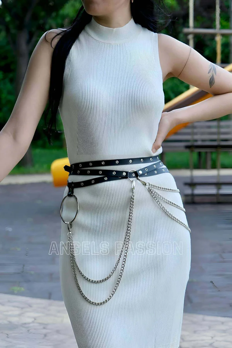 Stylish Leather Belt Wrapped Around Waist with Chain Detail - APFT731