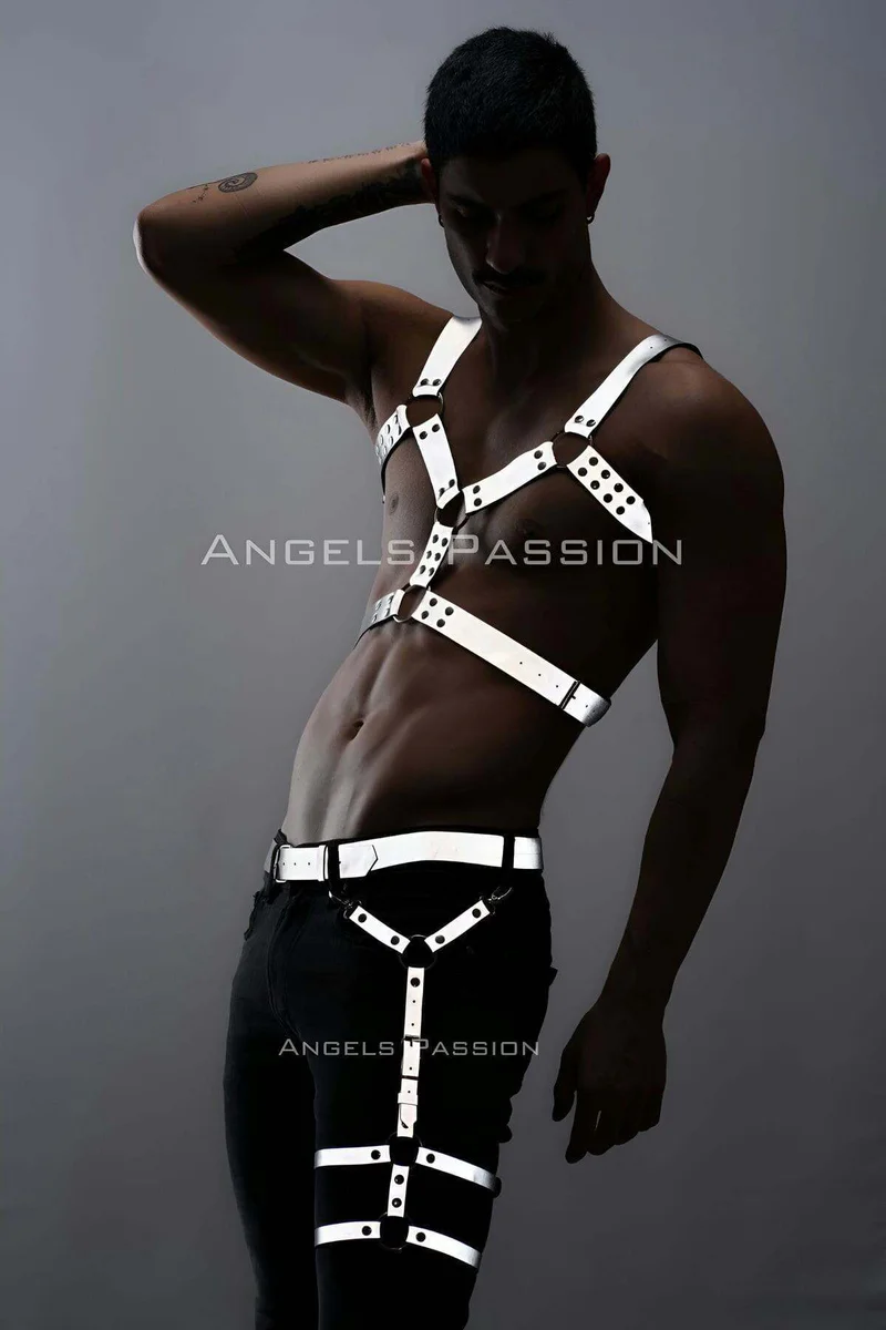 Full body reflective harness set on model