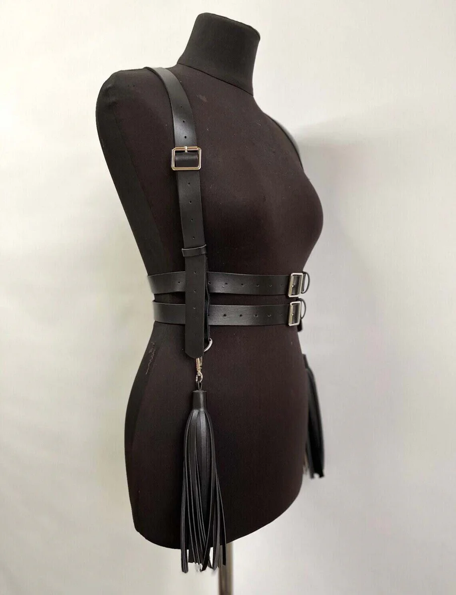 Fashion Harness Outfit Close Up Silver Square Buck