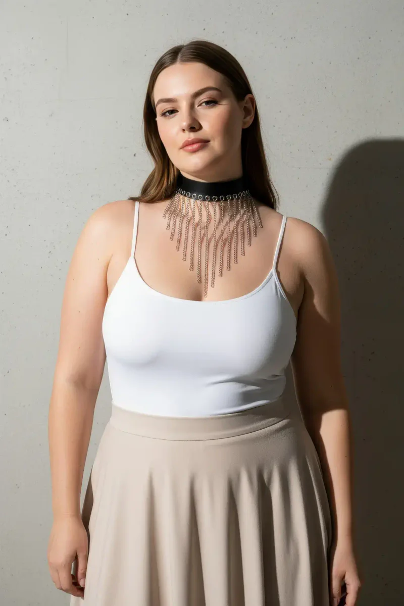 Fashion choker styled with cam